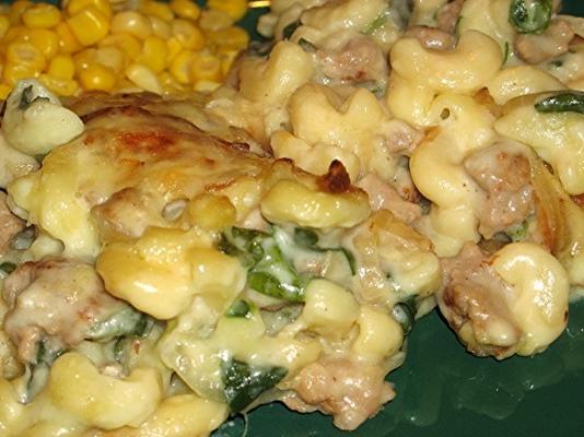 gebakken macaroni en Goudse kaas met Italiaanse worst