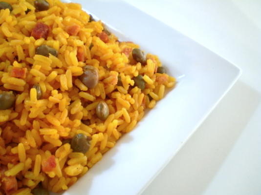 rijst met pigeon peas - arroz con gandules
