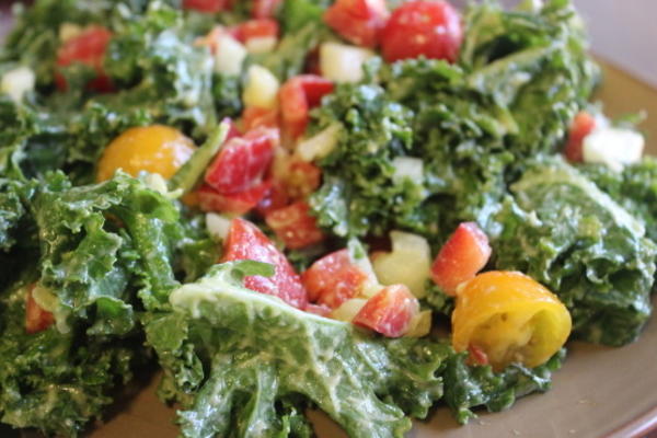 boerenkoolsalade met avocado voor twee