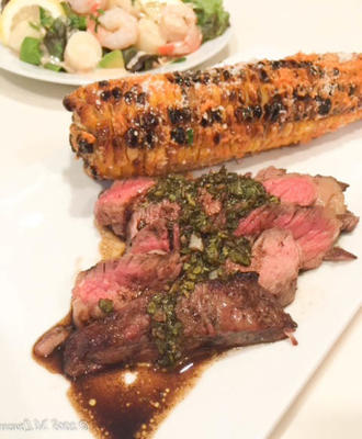 bistec argentino al chimichurri (steak met chimichurri saus)