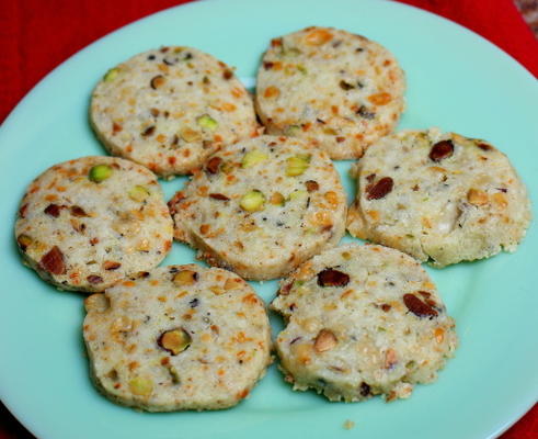 gorgonzola en pistachio shortbread wafers