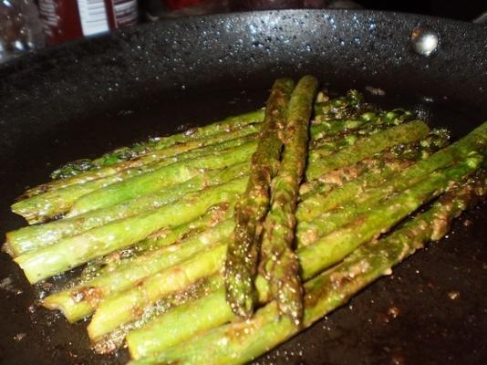 asperges gebakken in boter en mosterd