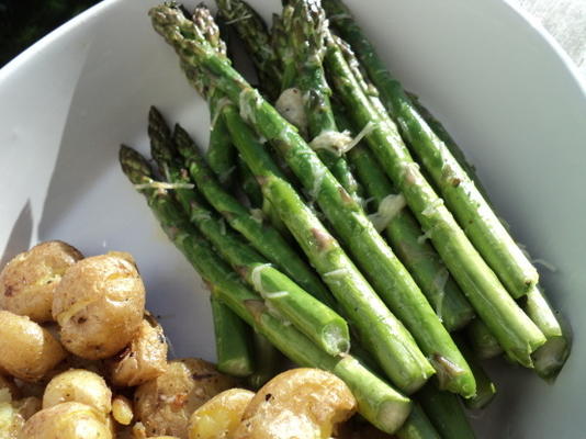 asparagi alla parmigiana (gegratineerde Italiaanse asperges)