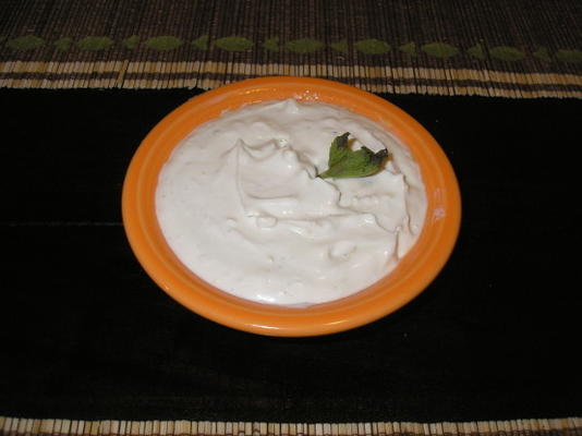 snelle tahini-yoghurtsaus