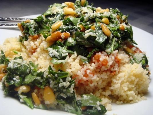 gebakken couscous met tomaat en pesto