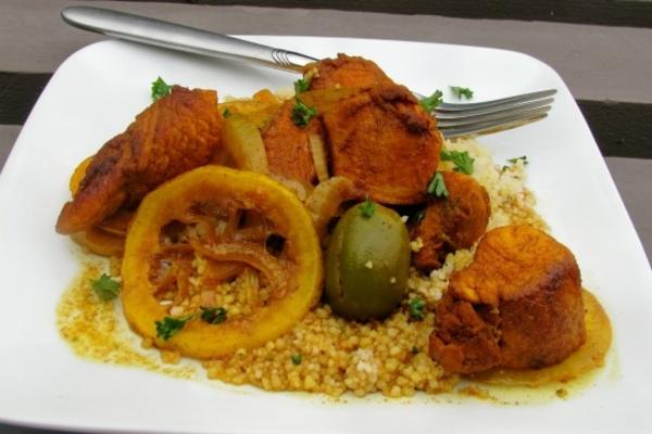 Marokkaanse gekruide kip met couscous van pijnboomnoot