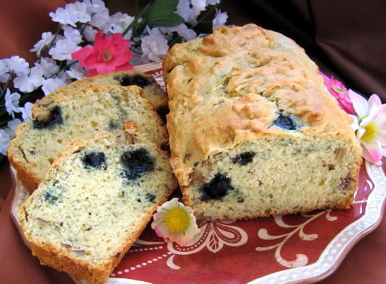 bosbessenzwarte walnootbrood (cake)