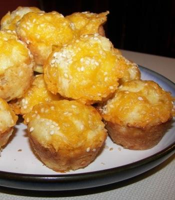 sesam-cheddar mini-muffins