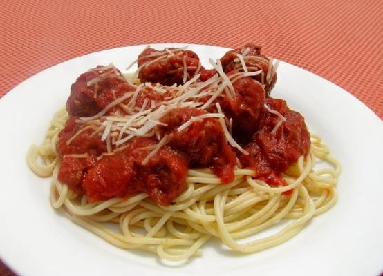 gehaktballen met tomatensaus - kip of rundvlees