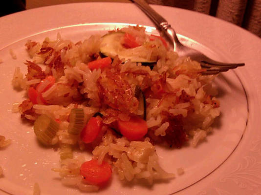 knapperige beboterde rijst met wortels en parmezaanse courgette