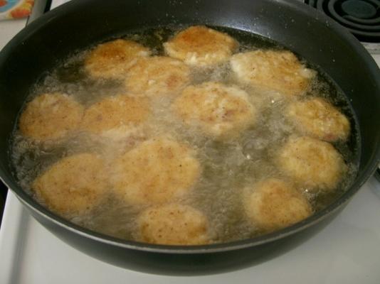 kip, kaas en spek aardappel ballen