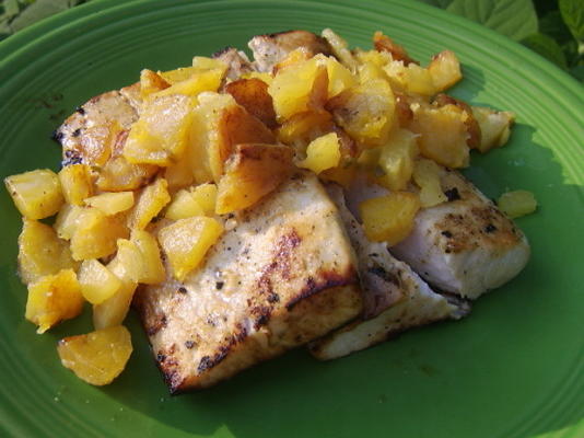 gegrilde zwaardvis met ananas-plantain chutney
