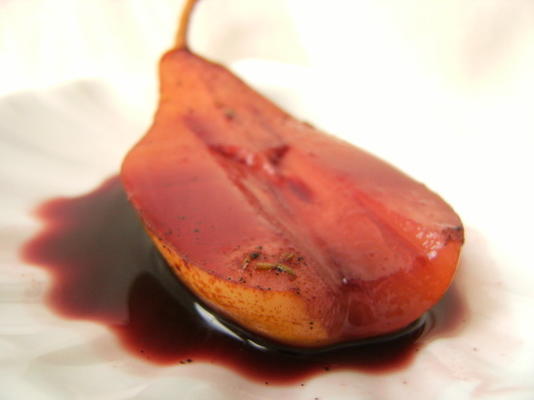peren gepocheerd in gekruide wijn