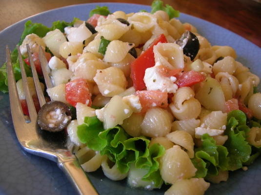 Griekse pasta schelpen salade