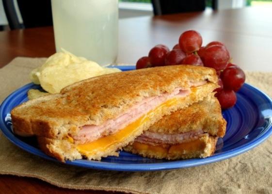 sandwich met gegrilde ham en kaas