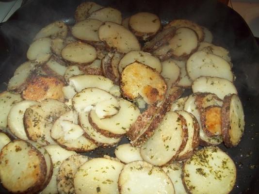 Garlicky peterselie gebakken aardappelen
