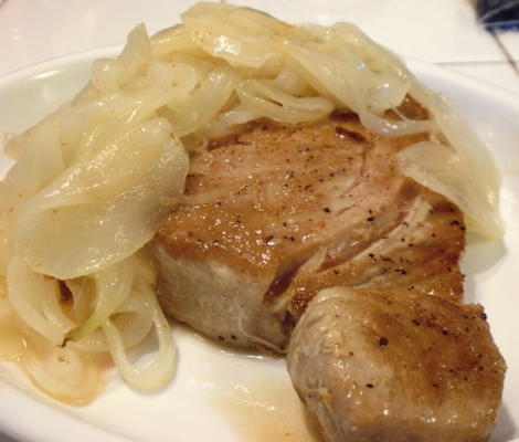 Siciliaanse tonijnsteaks in uisaus