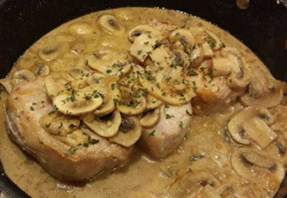 Zwitsers varkensvlees en champignons