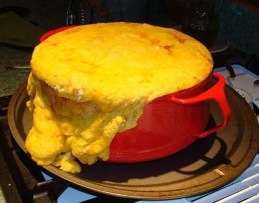 zwarte boonchilli met maïsbroodkorst