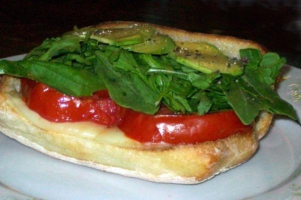 geroosterde sandwiches met tomaat en kaas