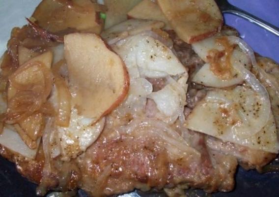 varkenskoteletten met aardappelen en uien