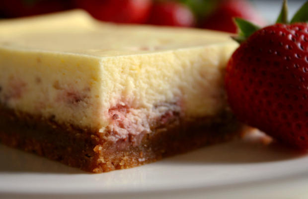 wilton's strawberry cheesecake squares