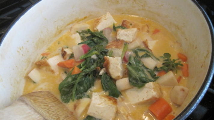Thaise tofu met courgette, rode paprika en limoen