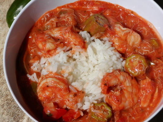 gumbo met garnalen, krab en andouille-worst met okra