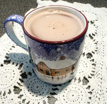 warme chocolademelk met geassorteerde siroop stir-ins