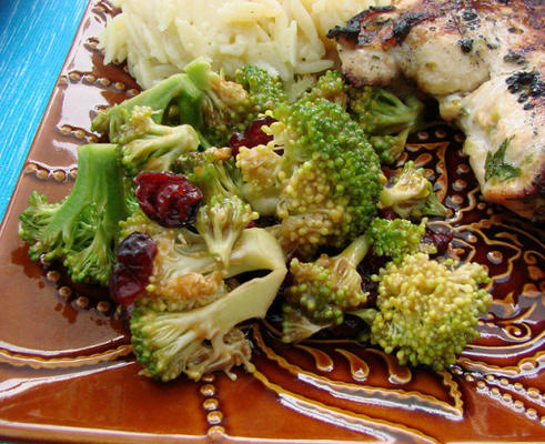 broccoli pinda salade