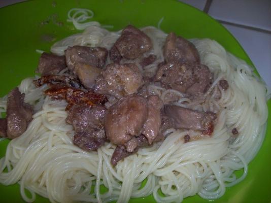 romige kip en zongedroogde tomatenpasta