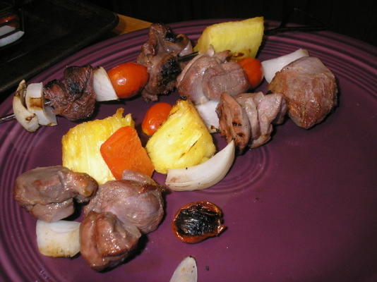 anguilla rundvlees en ananas kebab van de boerderij van de longmeadow
