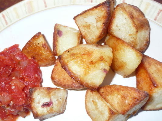 aardappelen met pittige tomatensaus tapas