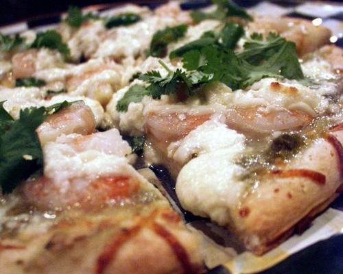 gegrilde garnalen pizza