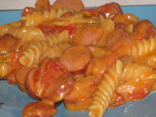 macaroni en hotdogs