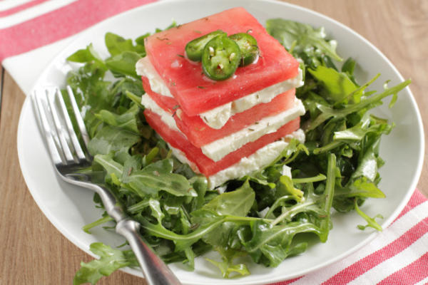 watermeloen en feta salade met vinaigrette van serrano Chili