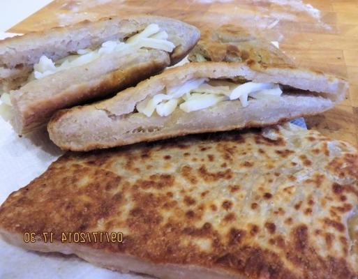 pizza fritta (gebakken pizzadeeg)