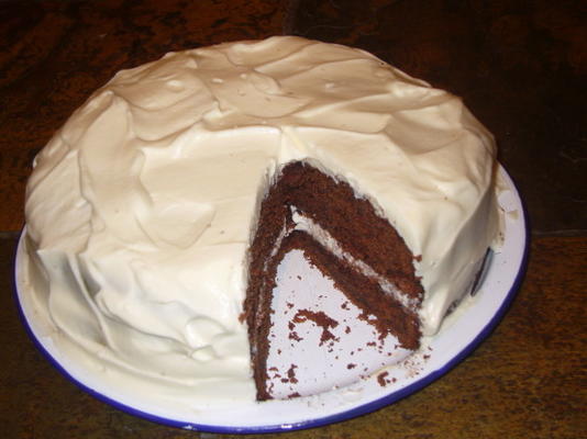 chocolade karnemelk cake met een zure room glazuur