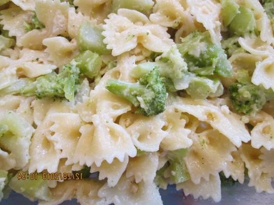 gebakken farfalle met broccoli