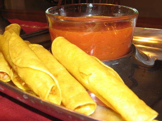 Mexicaanse taquitos (flautas)