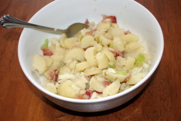 kartoffelsalat (Duitse aardappelsalade)