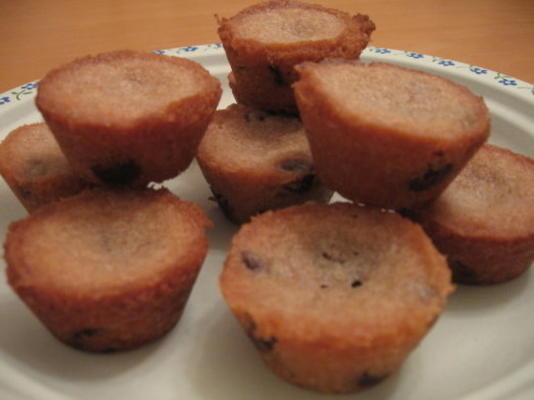 kleine partij van kauwende mini muffinkoekjes