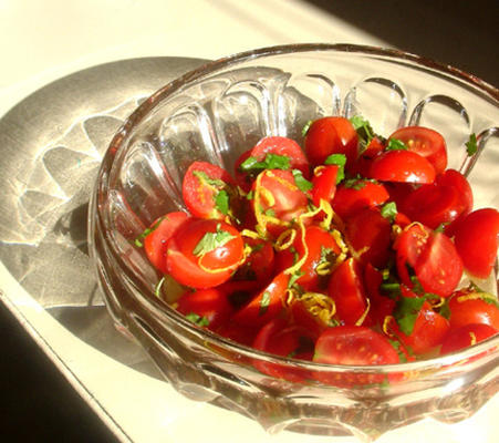 tomatensalade met citroen en koriander