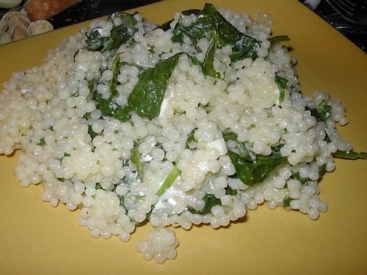 acini di pepe met spinazie en feta