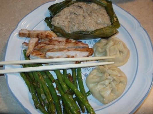 bergachtige dim sum 9, steamedrice-bundels met kip en champignons