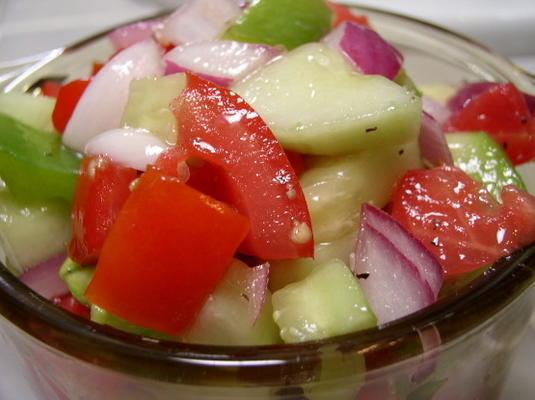 eenvoudige 1-2-3 gemarineerde plantaardige salade