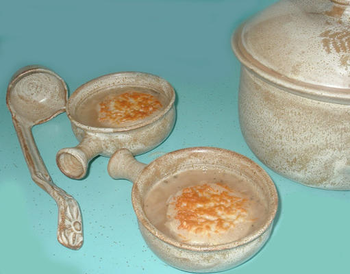 zwiebelsuppe (heldere Duitse uiensoep)