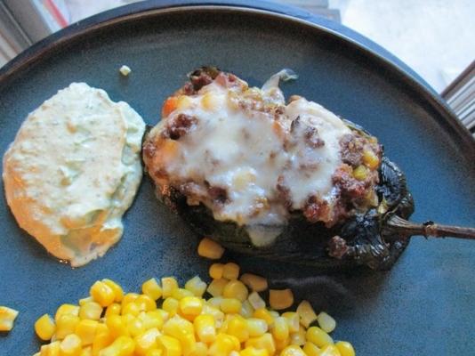 varkensvlees gevulde poblanos met avocado ranch saus rsc