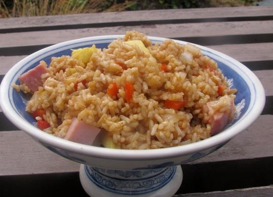Chinese meeneemananas gebraden rijst