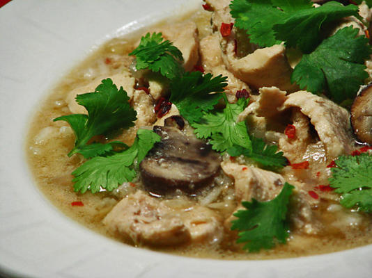 Thaise heldere soep met zoetzure chili